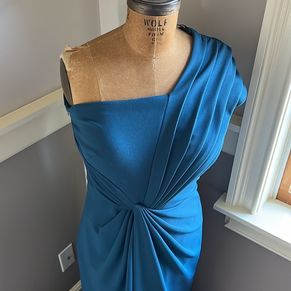 Gown - Picture 2 of 6